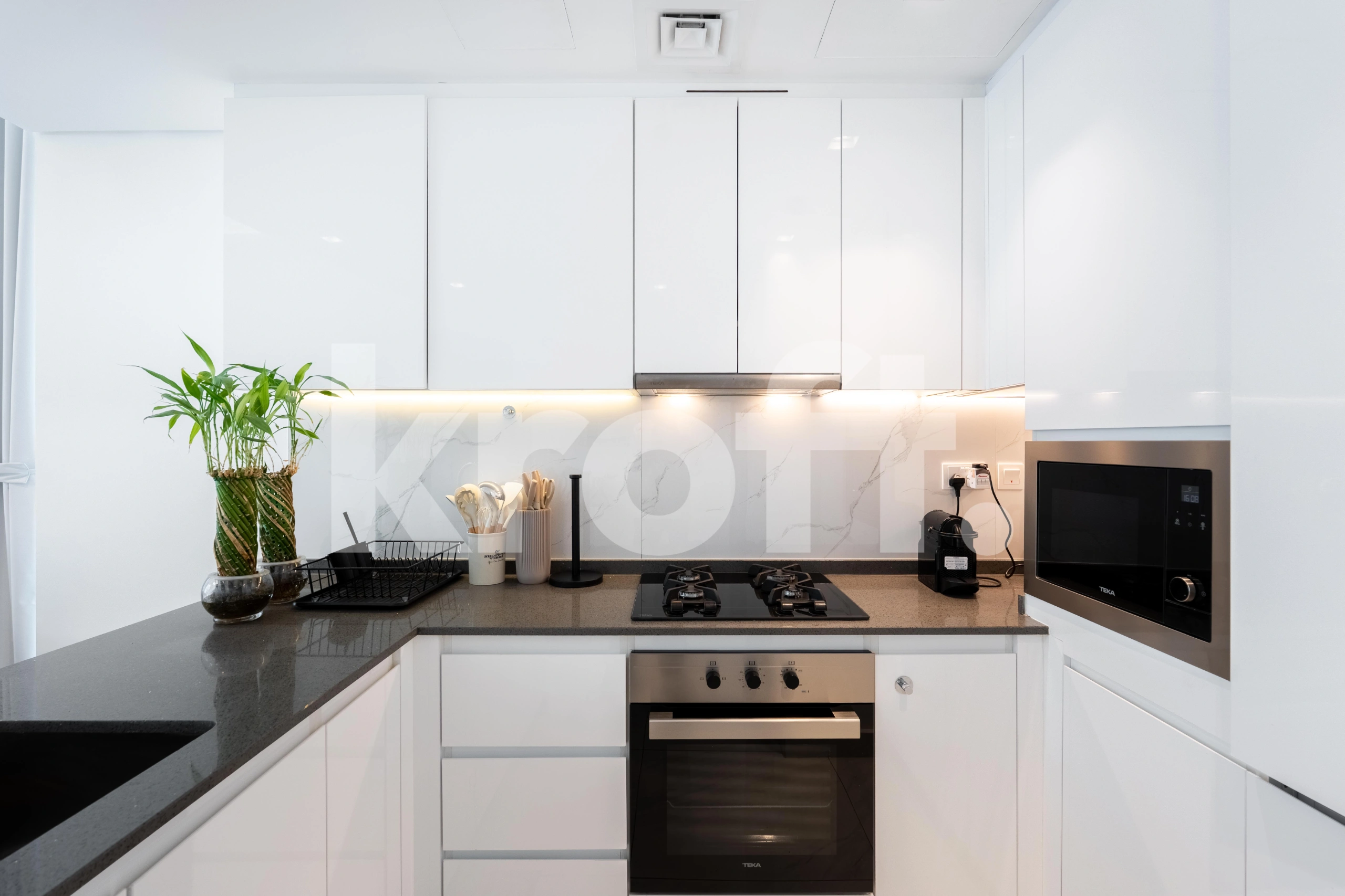 Kitchen — Wide